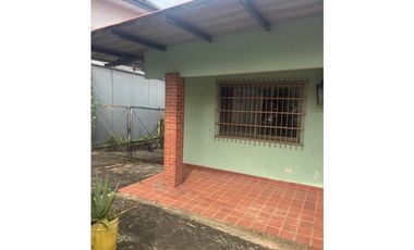 VENDO CASA CON AMPLIO PATIO ATRAS  EN CARRASQUILLA