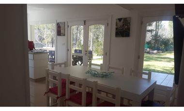 HERMOSA CASA EN CARILO CON PISCINA CLIMATIZADA