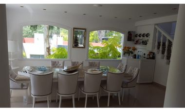 HERMOSA CASA EN CARILO CON PISCINA CLIMATIZADA