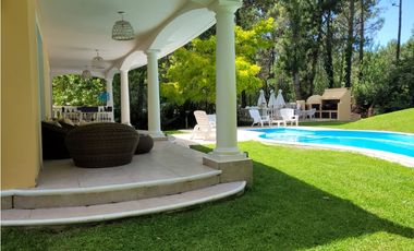 HERMOSA CASA EN CARILO CON PISCINA CLIMATIZADA
