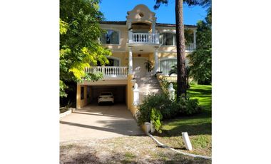 HERMOSA CASA EN CARILO CON PISCINA CLIMATIZADA