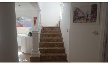 HERMOSA CASA EN CARILO CON PISCINA CLIMATIZADA