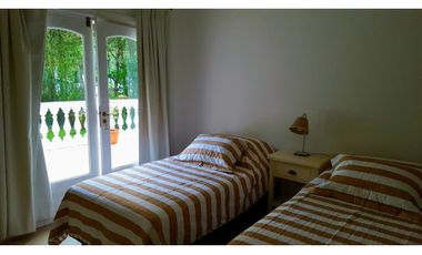 HERMOSA CASA EN CARILO CON PISCINA CLIMATIZADA