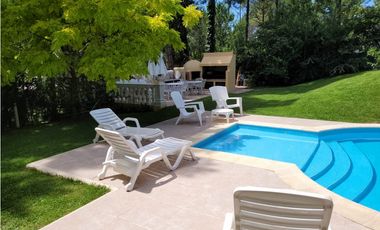 HERMOSA CASA EN CARILO CON PISCINA CLIMATIZADA