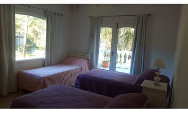 HERMOSA CASA EN CARILO CON PISCINA CLIMATIZADA