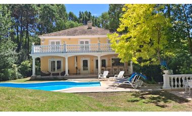 HERMOSA CASA EN CARILO CON PISCINA CLIMATIZADA