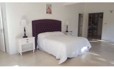 HERMOSA CASA EN CARILO CON PISCINA CLIMATIZADA
