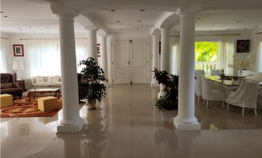 HERMOSA CASA EN CARILO CON PISCINA CLIMATIZADA