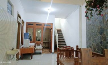 Rumah Luas Tengah Kota Strategis Dekat Stadion Manahan