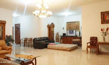 Rumah Luas Tengah Kota Strategis Dekat Stadion Manahan