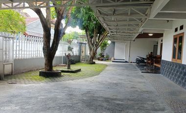 Rumah Luas Tengah Kota Strategis Dekat Stadion Manahan