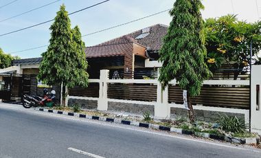 Rumah Megah Tanah Luas Tengah Kota Sumber Solo