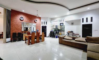 Rumah Megah Tanah Luas Tengah Kota Sumber Solo