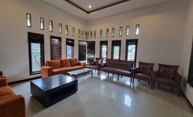 Rumah Megah Tanah Luas Tengah Kota Sumber Solo