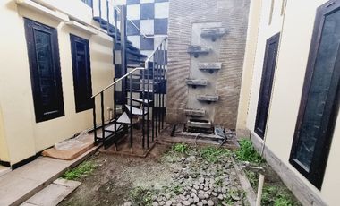 Rumah Megah Tanah Luas Tengah Kota Sumber Solo