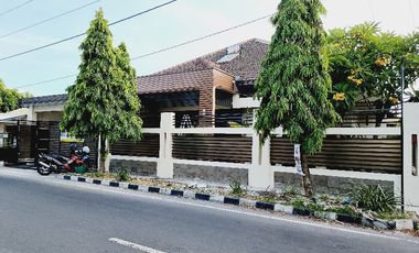 Rumah Megah Tanah Luas Tengah Kota Sumber Solo