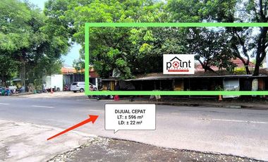 Rumah klasik hitung tanah lokasi Strategis tengah kota Solo