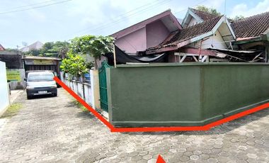 Rumah klasik hitung tanah lokasi Strategis tengah kota Solo