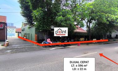 Rumah klasik hitung tanah lokasi Strategis tengah kota Solo