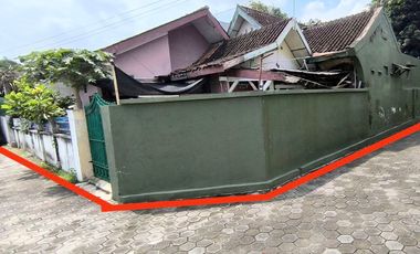 Rumah klasik hitung tanah lokasi Strategis tengah kota Solo