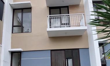 RUMAH MEWAH DUA LANTAI DI CLUSTER PANDANARAN HILLS TEMBALANG SEMARANG