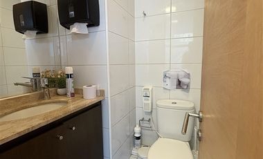 Oficina en Arriendo en Alfredo Barros Errázuriz 1900