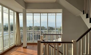 JUAL CEPAT RUMAH STRATEGIS FURNISHED with POOL NUSA DUA BADUNG BALI