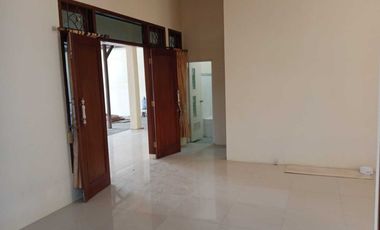 Disewakan Rumah Luas Cocok untuk Kantor 7 Menit Unsoed
