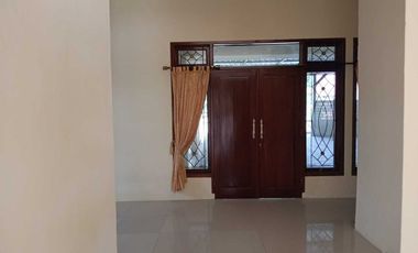Disewakan Rumah Luas Cocok untuk Kantor 7 Menit Unsoed