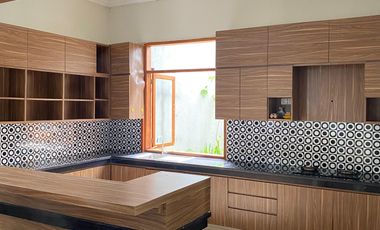 Disewa Rumah Full Furnished Kawasan Eksklusif di Taman Palagan Asri 3