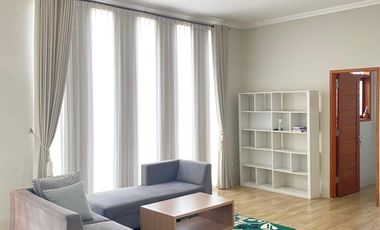 Disewa Rumah Full Furnished Kawasan Eksklusif di Taman Palagan Asri 3