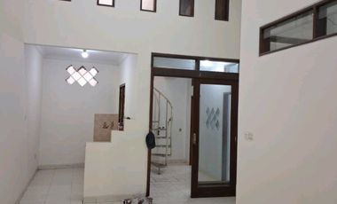 Rumah Di Tki 3 Siap Huni, Taman Kopo Indah Ref.04996