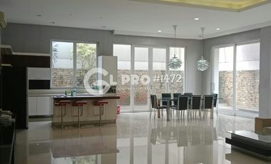 Disewakan Rumah Mewah Luas Tanah 450m2 Furnished Siap Huni di PIK