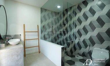 FREEHOLD COLONIAL-STYLE 6-BEDROOM VILLA WITH RICE FIELD VIEW - KABA-KABA