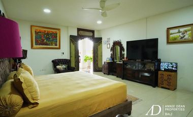 FREEHOLD COLONIAL-STYLE 6-BEDROOM VILLA WITH RICE FIELD VIEW - KABA-KABA