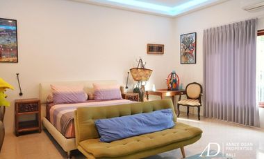 FREEHOLD COLONIAL-STYLE 6-BEDROOM VILLA WITH RICE FIELD VIEW - KABA-KABA