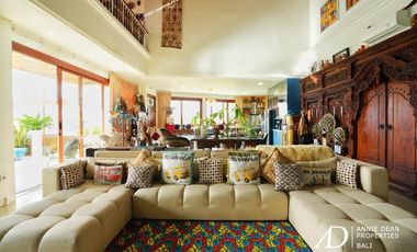 FREEHOLD COLONIAL-STYLE 6-BEDROOM VILLA WITH RICE FIELD VIEW - KABA-KABA