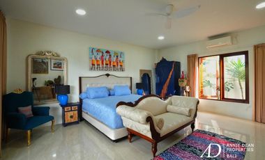 FREEHOLD COLONIAL-STYLE 6-BEDROOM VILLA WITH RICE FIELD VIEW - KABA-KABA