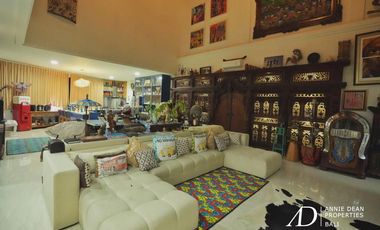 FREEHOLD COLONIAL-STYLE 6-BEDROOM VILLA WITH RICE FIELD VIEW - KABA-KABA