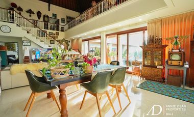 FREEHOLD COLONIAL-STYLE 6-BEDROOM VILLA WITH RICE FIELD VIEW - KABA-KABA