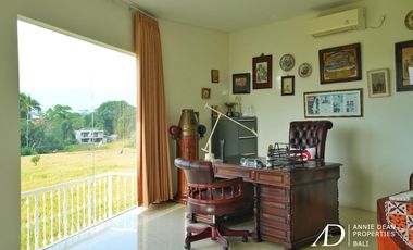 FREEHOLD COLONIAL-STYLE 6-BEDROOM VILLA WITH RICE FIELD VIEW - KABA-KABA