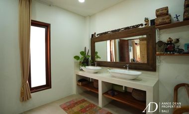 FREEHOLD COLONIAL-STYLE 6-BEDROOM VILLA WITH RICE FIELD VIEW - KABA-KABA