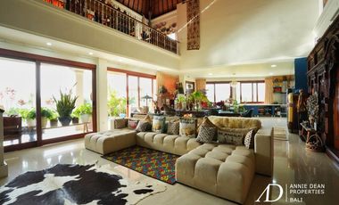 FREEHOLD COLONIAL-STYLE 6-BEDROOM VILLA WITH RICE FIELD VIEW - KABA-KABA