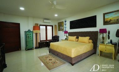 FREEHOLD COLONIAL-STYLE 6-BEDROOM VILLA WITH RICE FIELD VIEW - KABA-KABA