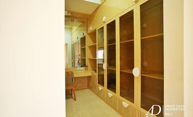 FREEHOLD COLONIAL-STYLE 6-BEDROOM VILLA WITH RICE FIELD VIEW - KABA-KABA