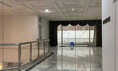 RUMAH 4 KAMAR DALAM KOMPLEK, AKSES JALAN 4 MOBIL, DI INTERCON JAKBAR