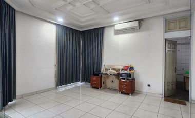 RUMAH 4 KAMAR DALAM KOMPLEK, AKSES JALAN 4 MOBIL, DI INTERCON JAKBAR