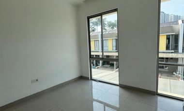 Disewakan murah rumah pik 2 uk 4.5x10 inc 2ac siap huni