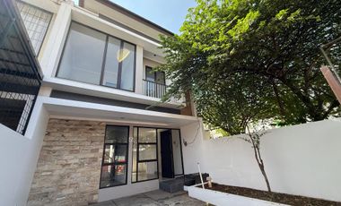 Di Jual cepat rumah 2 lantai di Bintaro Sektor 9. dekat Stasiun