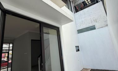 Di Jual cepat rumah 2 lantai di Bintaro Sektor 9. dekat Stasiun